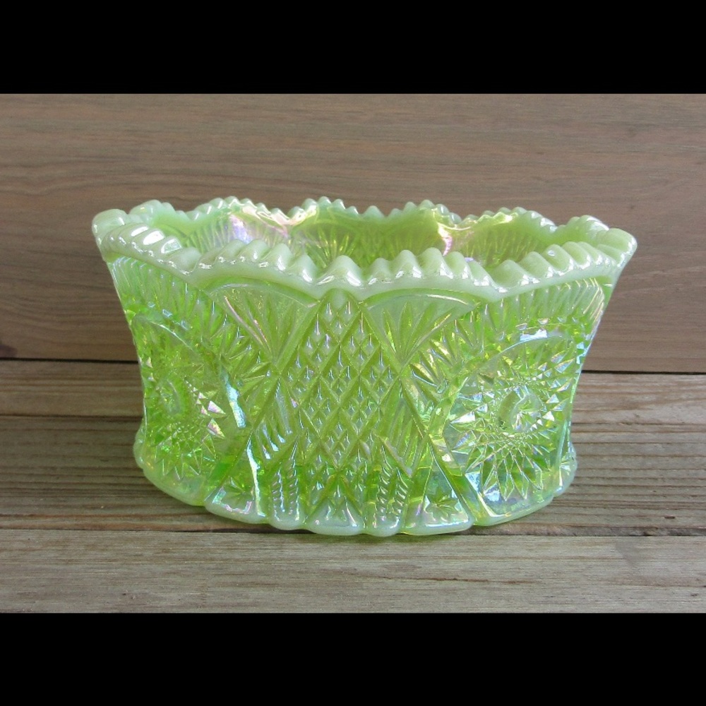 Mosser Glass Topaz Opalescent Bow